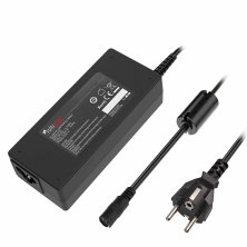 Caricatore universale ultra portatile da 8 punte da 65 W