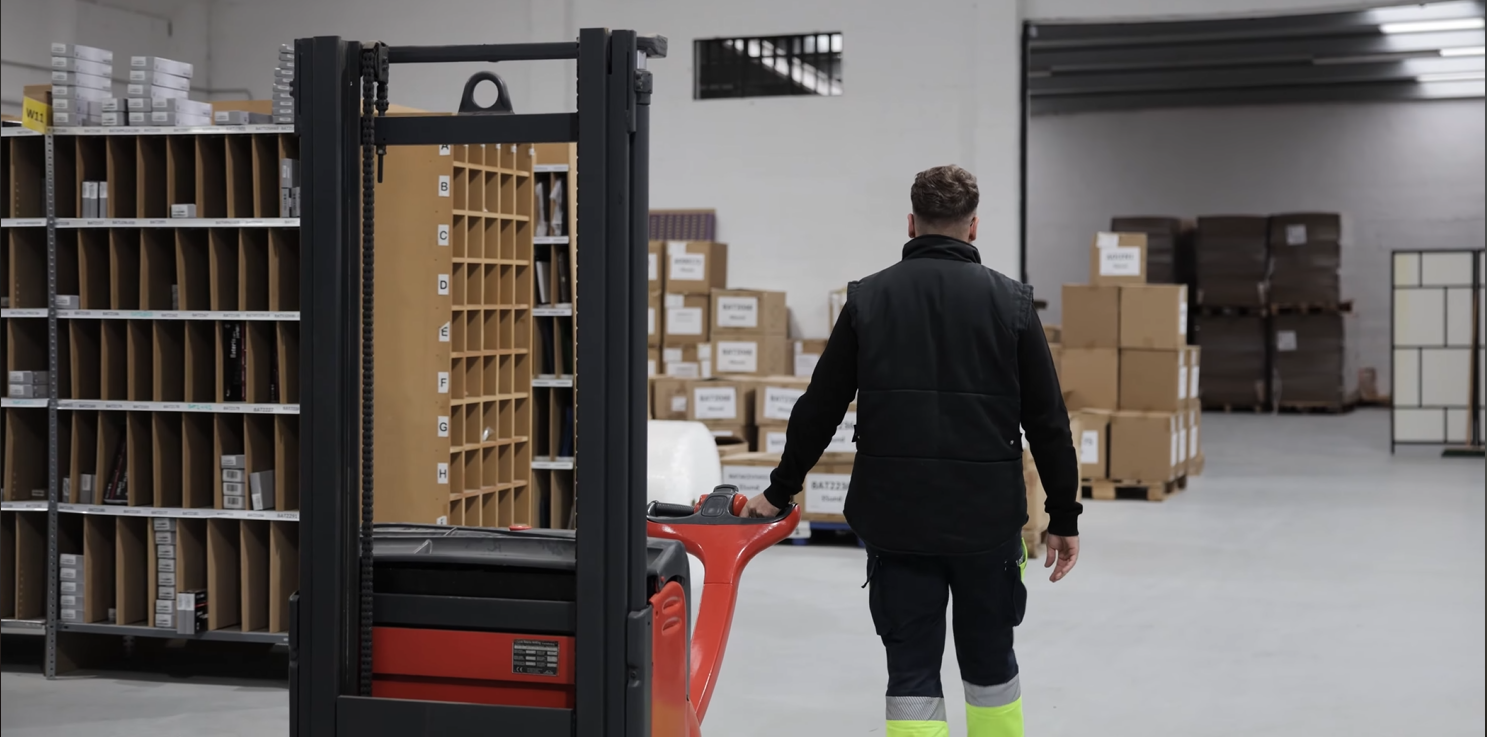 Reparación de portátil con recambios propios