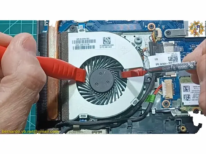 reparação de ventoinha de portátil ruído técnico