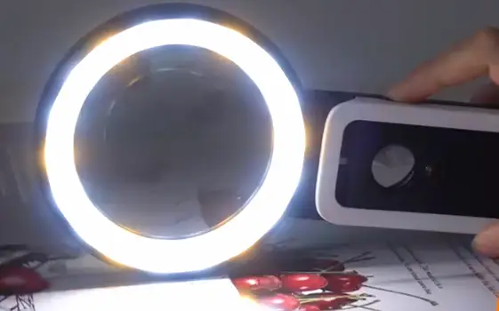 18 LEDs con 3 modos de luz