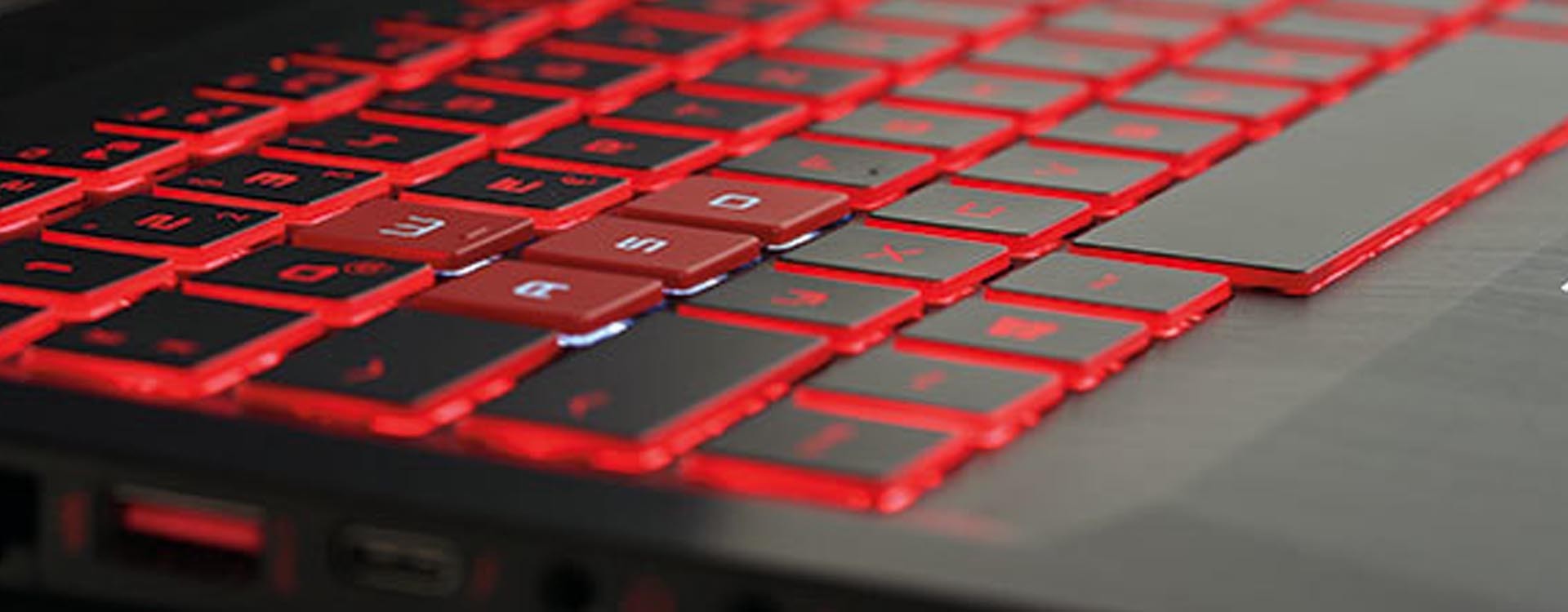Cómo desmontar el portátil HP Omen 15