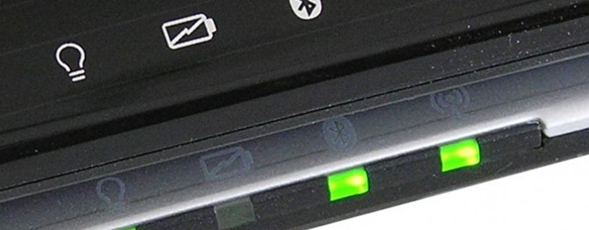 Por qué la luz de mi batería portátil parpadea