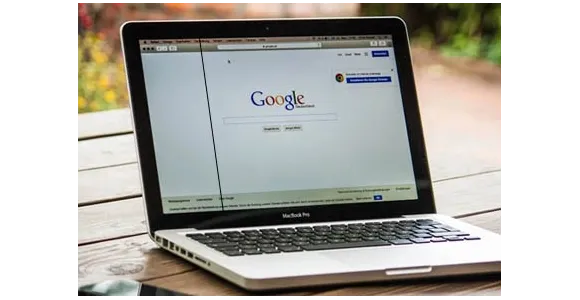 Ecrã de portátil de linha preta