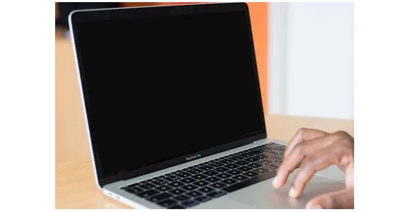 Portátil com tela preta