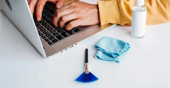 Como limpiar el teclado de un portátil